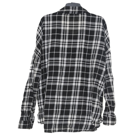 Charlotte Russe Black & White Plaid Button Shirt - Picture 2 of 2